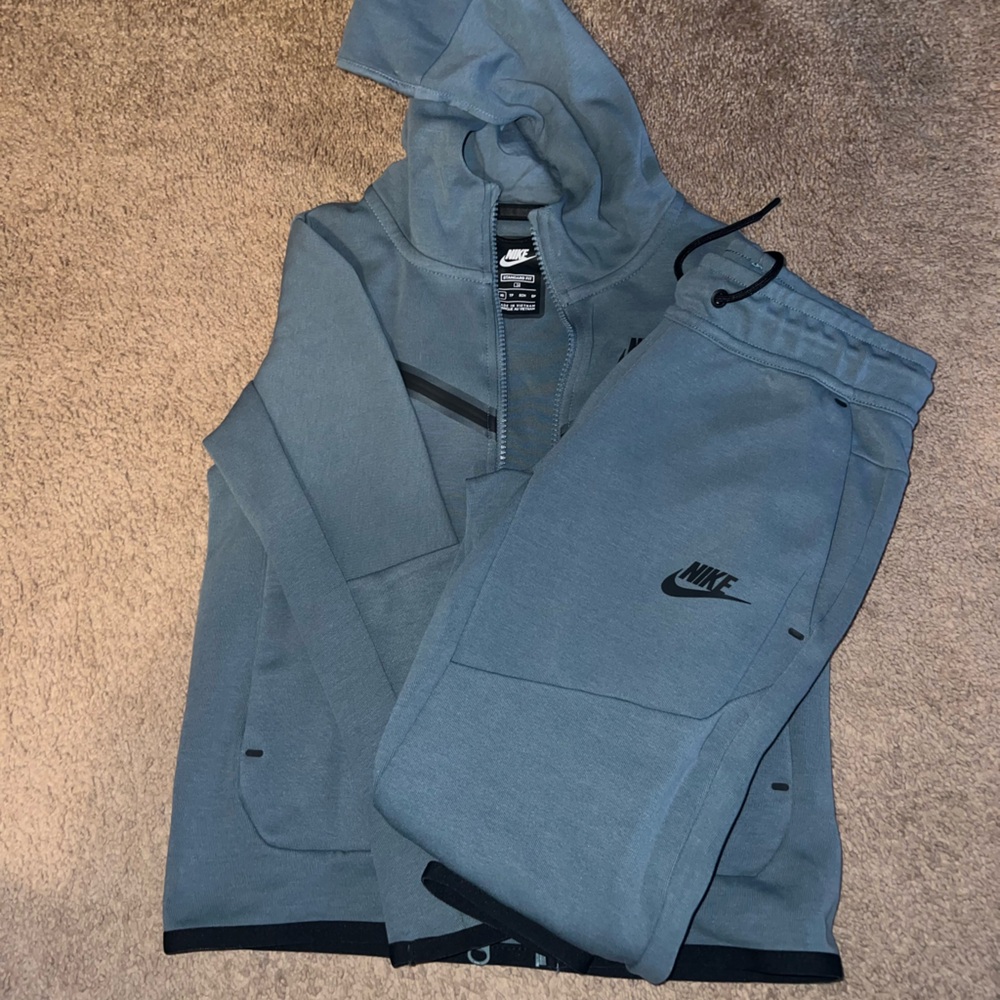 Nike tech track
